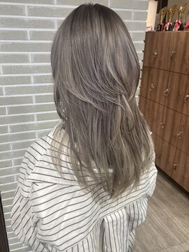 大人カジュアル×ハイライトカラー