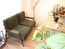 まるでカフェのような、明るく落ち着いた店内