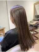アッシュ系にトーンダウンスタイル