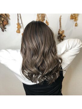 ウル(Ulu) バレイヤージュ×グレージュ