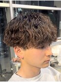 センターパートツイストスパイラルパーマメンズマッシュパーマ