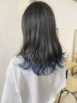 アールプラス 新宿(ar+) 裾カラーディープブルー