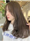 オリーブベージュ