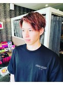  残るカール感を活かし、 色で遊ぶクールスタイル