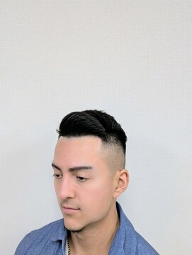 サイドパートスキンフェードスタイル