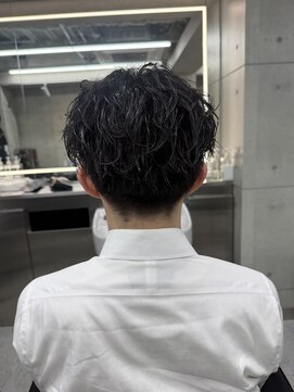 クロム トウキョウ ザ バーバーアルト 神保町店(CHROM TOKYO the Barber ALT) センターパート×サーフカール