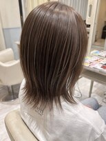 アイビー(Ivy)&nbsp;大人女性にオススメのハイライトスタイル　白髪ぼかし