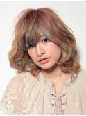 柔らかカールと前髪カラーでの可愛さアップスタイル☆