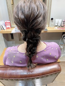 コンパス(COMPASS) 編みおろしアレンジヘア