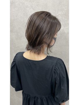 クララ(CLALA Ohashi) ちょいウルフスタイルで雰囲気変え【古賀スタイル】
