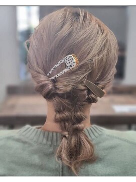 トイロ(toilo) ヘアアレンジ　大人ツインアレンジ