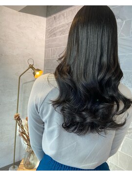 ジル アンク(Jill ankh) 《Jillankh姫路駅前》ネイビー　暗めカラー　ロングヘア