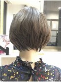 ミドルレイヤー前下がりボブ