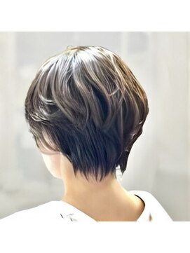クオリス 上福岡店(QUALIS) ウルフショート/ショート/40代50代60代/白髪染め/丸み/小顔