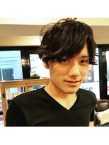 ヨナサン(Yona Saint)&nbsp;ツーブロック、刈り上げ、メンズヘア。