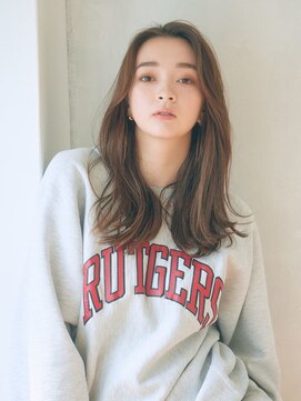 リーナ(LIENA) センターパートがマッチ！ナチュラルロング