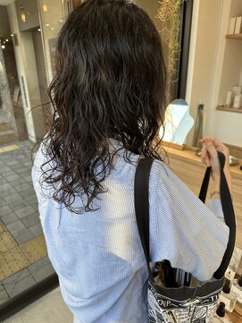 ギフト(GIFT) long perm くるくるパーマ　ニュアンスパーマ　ロングパーマ