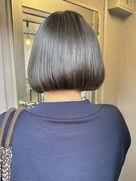 イデアル(Ideal) ボブ/ミニボブ/切りっぱなしボブ/前下がり/前下がりボブ/韓国