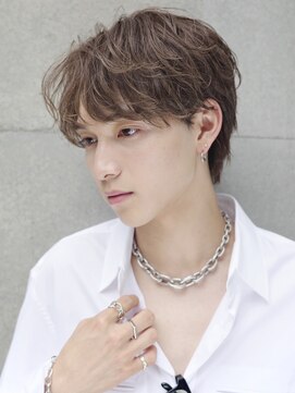 オグジュアリー 表参道(aux.) スーツ短髪ツーブロック束感モテる黒髪シークレットパーマ流行