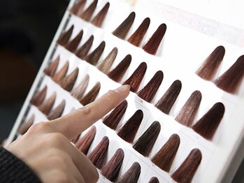 アベルの写真/大人女性の髪を美しく見せるカラーでダメージが気になる方にも◎艶感・透明感が叶うオーガニックカラー♪
