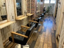 ラフィーチ バイ シウン(Ra-Ffichi by siun.)の雰囲気（こだわったヴィンテージ加工の店内でお寛ぎ下さい♪）