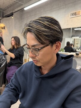 リミット 大宮(limit) メンズハイライト/センターパート／毛流れパーマ