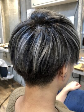 ロダット 横浜(LODAT by little) ショートボブ×ハイライトグレー【LODAT横浜】