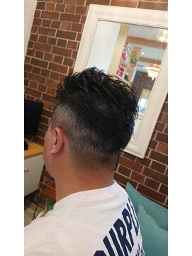 ヘアー ガーデン アンジュ(hair garden Ange) ツーブロック＆右サイドパート