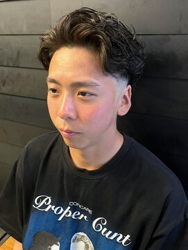 ディスイズバーバーセカンド(THIS IS BARBER 2nd) ナチュラルパーマ ダウンパーマ オールバック スキンフェード