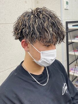 スターズレイ 本川越(STARS ray) ハイライト ツーブロック ツイストスパイラルパーマ 束感 20代