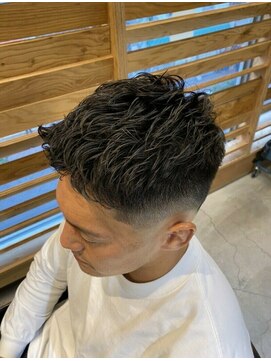 ワークス 下北沢(WORKS) 直毛改善!ショートパーマスキンフェード【下北沢/バーバー】