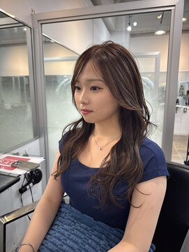 グロウオモロマチ(GLOW OMOROMACHI) GLOW#レイヤーカット#顔周りカット#ブリーチダブルカラー