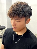 マーズ(MARS)&nbsp;スペインカール/刈り上げセンターパート/ブルーブラック