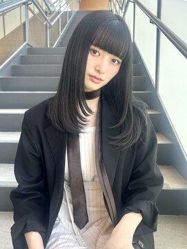 スリーアン(THREE ann.) 顔周りレイヤーカット