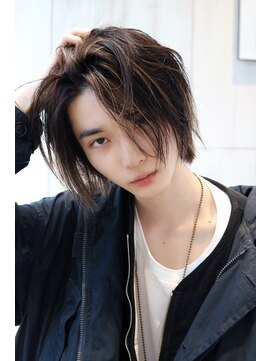 ネイビー(NAVY) ハイライトカラー ブリーチカラー メンズミディアムマッシュ