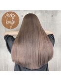 Milky beige.【担当 末吉】