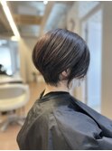 丸みくびれショート/透明感カラー/くびれヘアフェザーショート