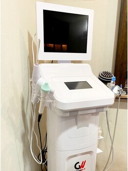 ステディー(Steady)の写真/大阪のサロンで当店のみの最新マシンで白髪抑制・育毛促進・毛穴の汚れを除去！エイジングケアに特化！！