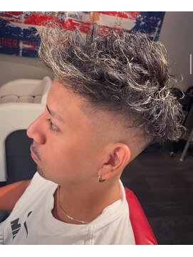 サンアンドマーリィズバーバー 駅前店(SON&MARLEY'S BAR BER) ジェットモヒカン/本厚木/フェード