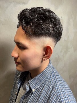 ディスイズバーバーサード(THIS IS BARBER 3rd) バーバー フェード アップバング メンズパーマ 刈り上げ