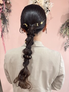 サロン ド ユーア(salon de yuua) 結婚式お呼ばれ タイトアレンジ 編みおろしヘアアレンジ 金箔