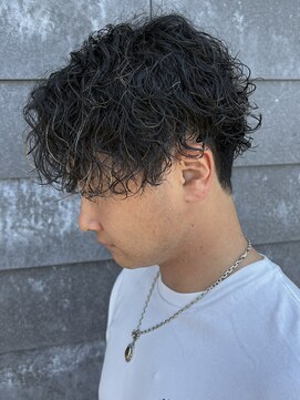 ヒュイル バイ ニアウ(Hwyl by Niau) メンズマッシュパーマ波巻きスパイラルパーマニュアンスパーマ