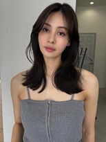 リス バイ ソヨン(Lis by SOYON)&nbsp;大人/小顔/レイヤーカット/シースルーバング/黒髪/ネビージュ