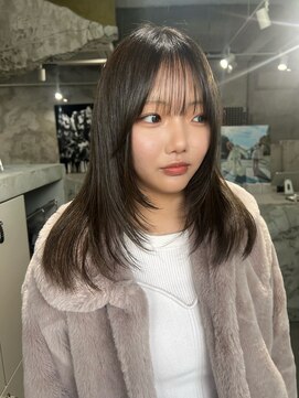 オリーブグレージュ