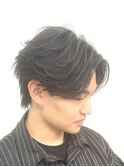 横顔が決まるフェザーショート