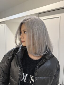フリーダムガーデン 岡山駅前店(freedom garden) 10代20代30代レディースもカッコよくホワイトシルバー
