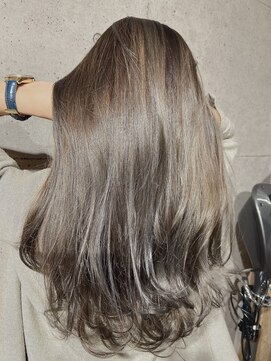 エムエーヘアースタジオ(M/A hair studio.) 外国人風　グレージュ　シルバー