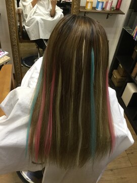 カット イン ヌーボ(cut in NOUVEAU) カラフルエクステ