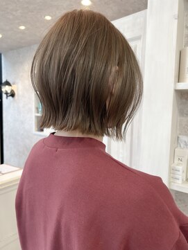 キャアリー(Caary) 福山市美容室Caary人気 透明感カーキベージュ切りっぱなしボブ