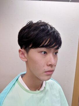 ヴェルデ シンバシ(VERDE SHINBASHI) ツーブロックバーバーマッシュ ショート ビジネスマン 学生 黒髪